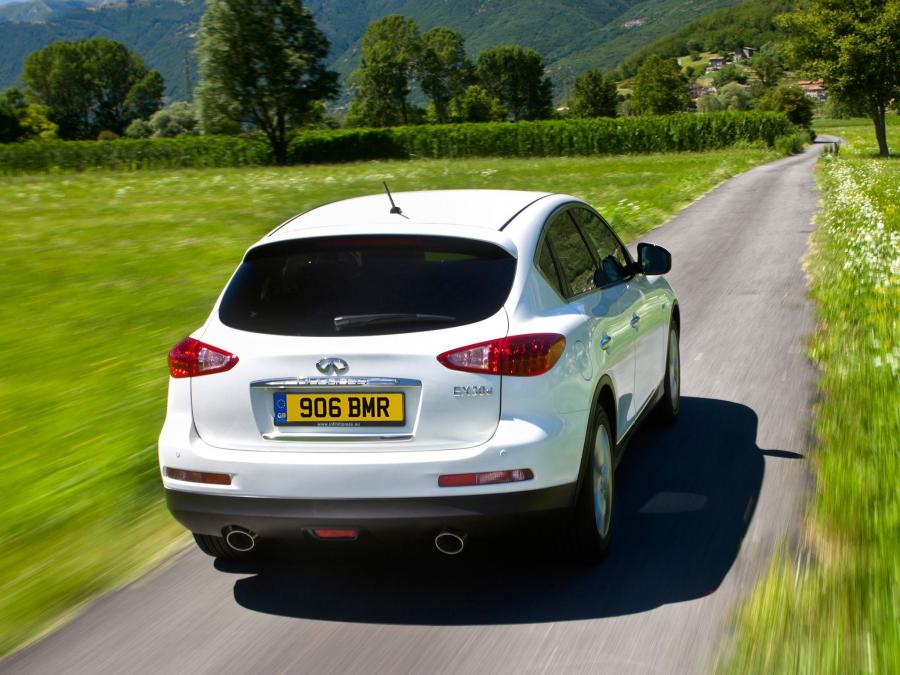  Infiniti EX30d GT 2010 года  (UK) (фото 18 из 20)